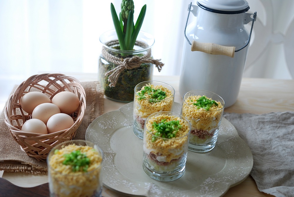 przepis na salatke warstwowa