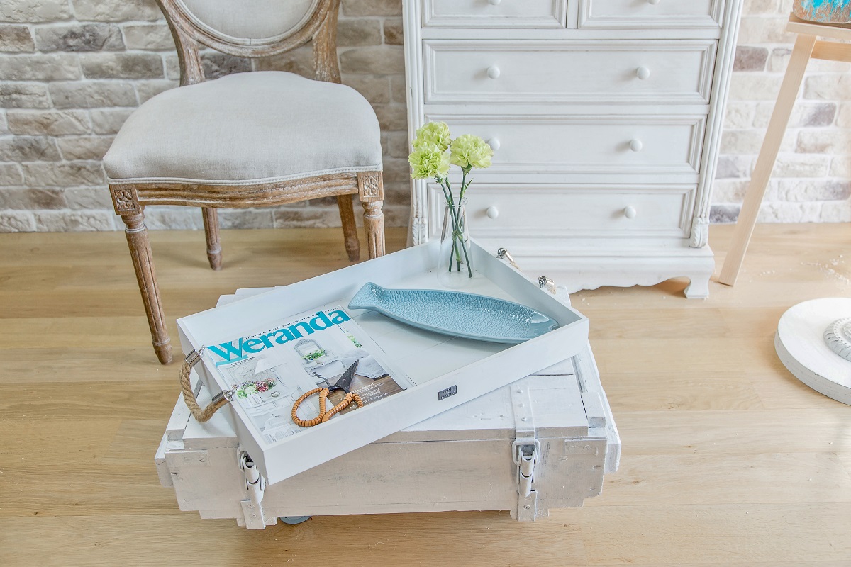 stolik-ze-skrzyni-wojskowej-diy