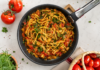 Co na obiad? Makaron z cukinią i pomidorami – prosty obiad w 20 minut Makaron z cukinią i pomidorami na patelni Tefal Ingenio Excellence Ceramic