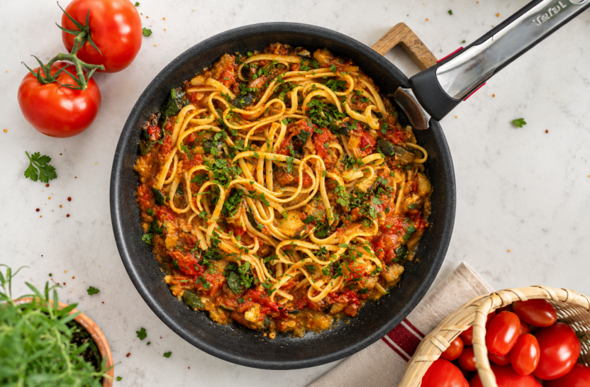 Makaron z cukinią i pomidorami na patelni Tefal Ingenio Excellence Ceramic